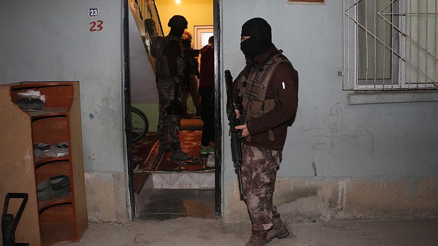 Adana'da IŞİD ve El Nusra operasyonu: 1'i çocuk 11 kişi gözaltında