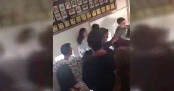 VİDEO | Bilal Erdoğan'ın etkinliğine götürülen öğrenciler, salonu İzmir Marşı'yla terk etti