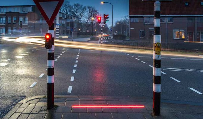 Telefon kullanıcıları yüzünden Hollanda şehrinde trafik lambalarının yeri değişti