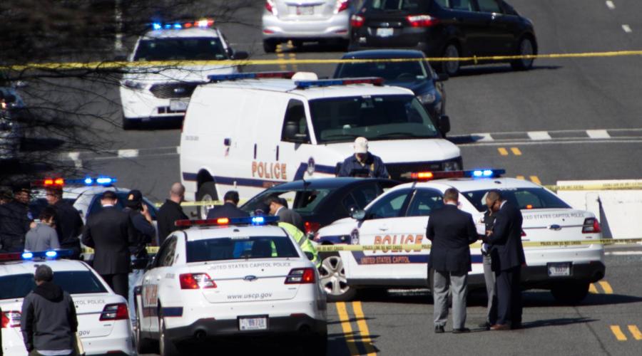 Washington'da silah sesleri: Bir kişi aracını polislerin üzerine sürdü