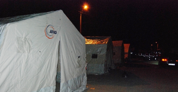 Adıyaman depreminde 30 yaralı var: Halk geceyi çadırlarda geçirdi