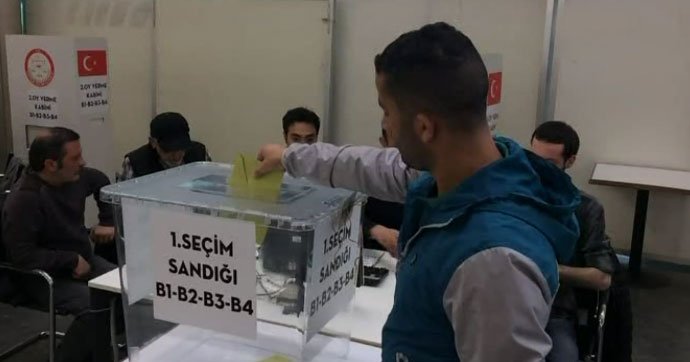 Yurt dışındaki seçmenler oy kullanmaya başladı