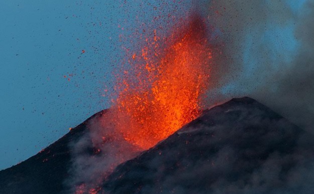VİDEO | Etna yeniden patladı