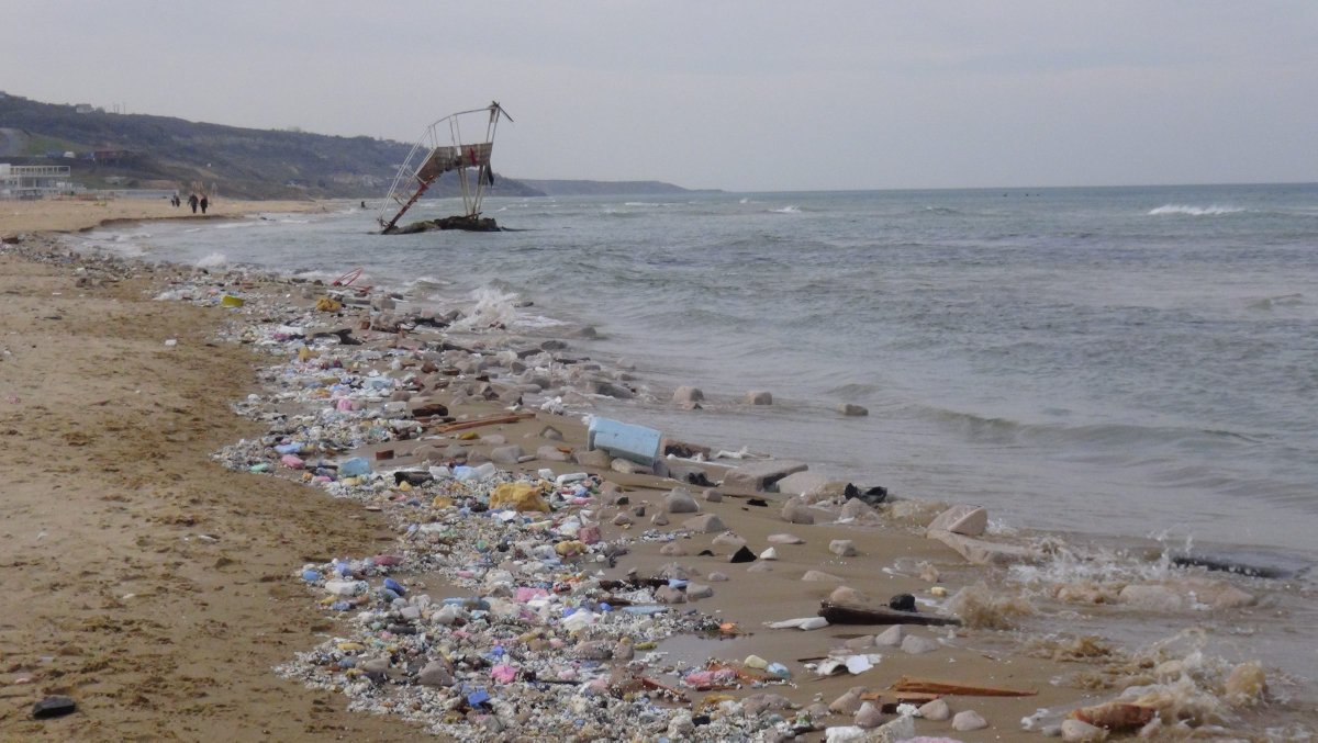 VİDEO | İstanbul'da korkunç görüntüler: Sahil boyunca inşaat molozları döküldü