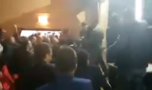 VİDEO | Mersin'de Yusuf Halaçoğlu ve Ümit Özdağ'a saldırı