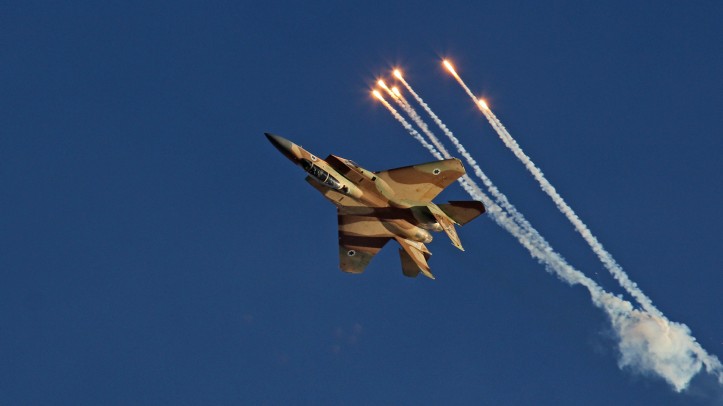 Suriye ordusu: İsrail uçakları Palmira'ya saldırdı, bir uçağı vurduk!