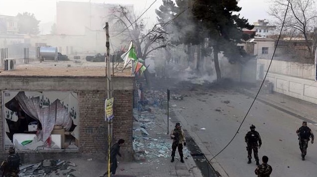 Afganistan'da askeri üsse saldırı: 150 ölü