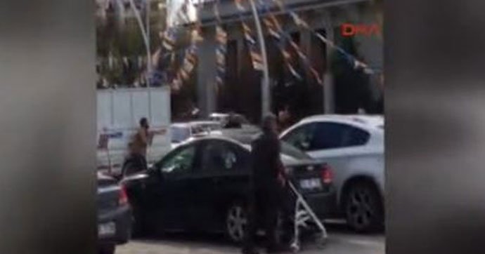 AKP Genel Merkezi önünde pompalı tüfekle intihar girişimi