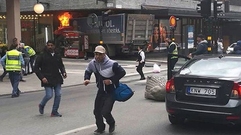 VİDEO | Stockholm'de kamyonlu saldırı: Ölü ve yaralılar var