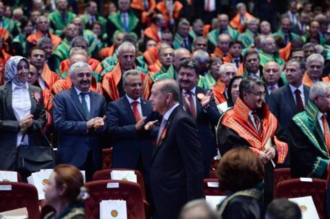 AKP'li il ve ilçe yöneticisi 800 kişi hakim yapıldı!
