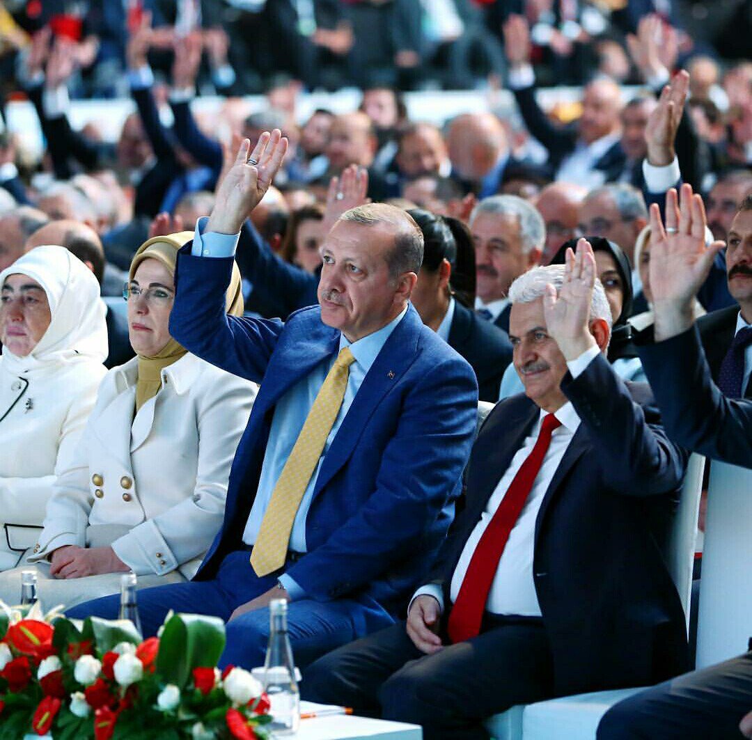 'FETÖ’den soruşturulan isim AKP'nin yönetimine girdi