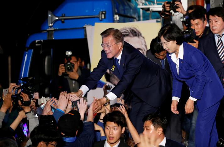 Güney Kore'nin yeni cumhurbaşkanı KDHC ile diyalog çağrısı yapan Moon oldu
