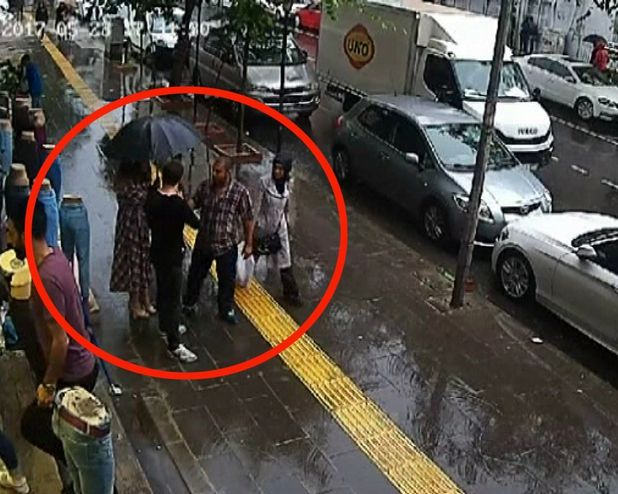 VİDEO | Yolda yürüyen çifte gerici saldırı: 
