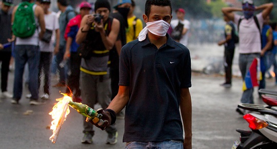 İşte Venezuela'nın 'demokratik' muhalefeti: Patlayıcılar ele geçirildi