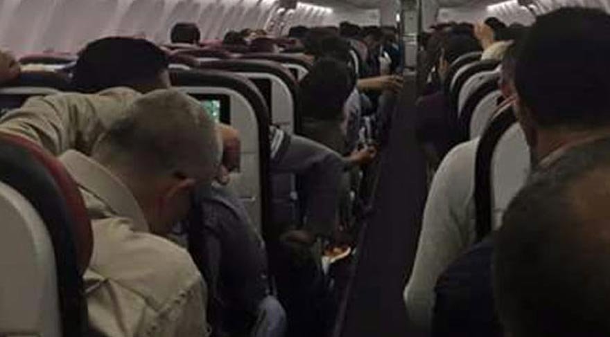 Uçakta bonzai alıp yolculara saldırdı