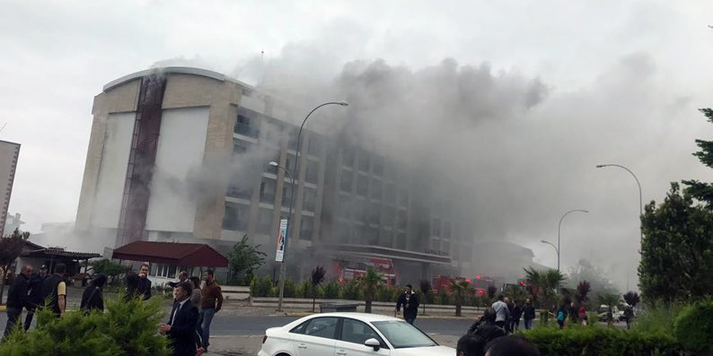 Ünye'de yedi katlı otelde yangın