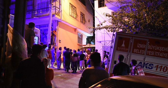 İzmir'de katliam: 3 kişi öldürüldü, ev yakıldı