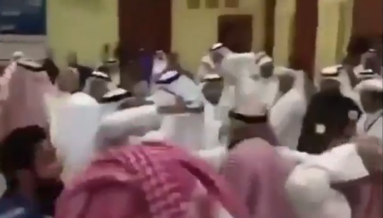 VİDEO | Cihatçı finansörleri tekme tokat: Katar ve Suudi Arabistan heyetleri Kuveyt'te birbirine girdi
