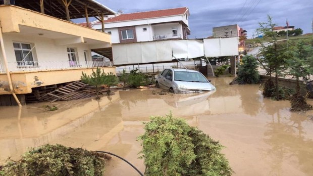 Ankara'yı sel vurdu: Çok sayıda ev ve işyeri sular altında