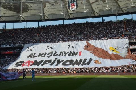 Beşiktaş Osmanlıspor'u 4-0 yendi ve şampiyonluğunu resmen ilan etti