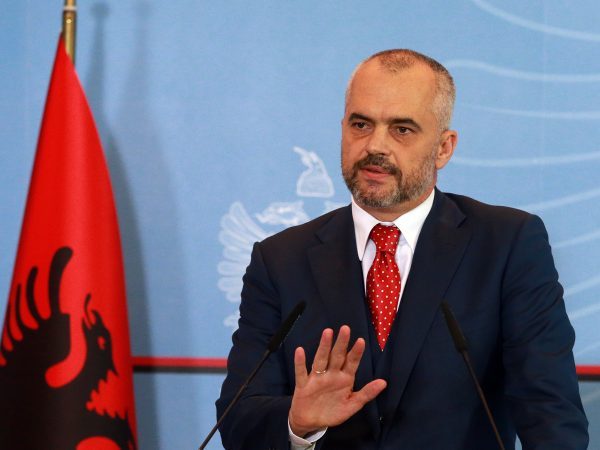 Arnavutluk'ta seçimleri Sosyalist Parti kazandı