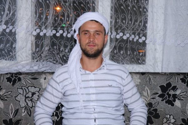 İzmir'de tramvay yolunda namaz kılan kişi: Sürücüye güzel bir göz kırpması yaptım