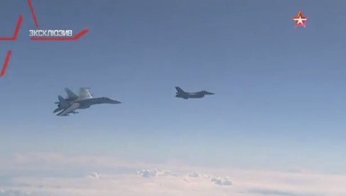 VİDEO | NATO uçağının Rusya Savunma Bakanı'nın uçağına yaklaşma anları kamerada