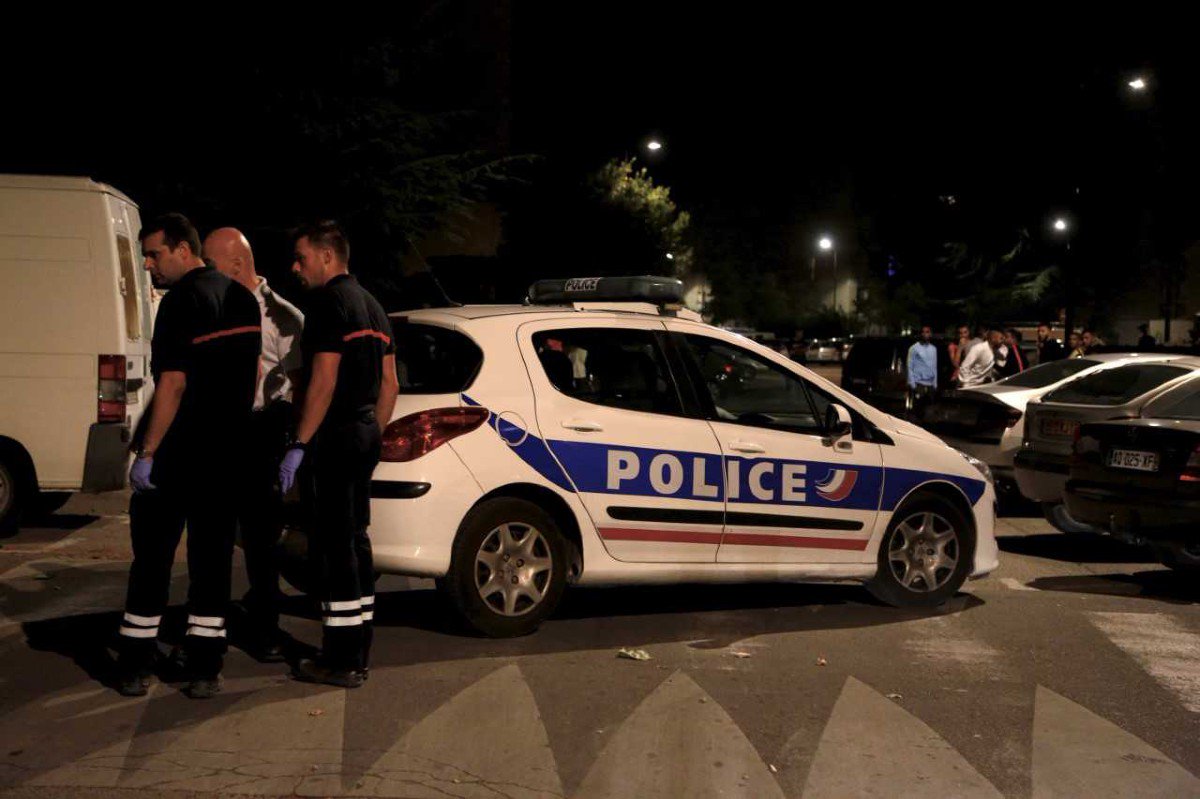 Fransa'da cami önünde silahlı saldırı: Yaralılar var