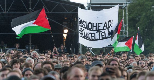 Radiohead, Filistin köyünün yıkıntıları üzerine kurulan sahnede…