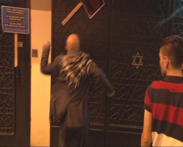 İstanbul'da sinagoga taşlı saldırı
