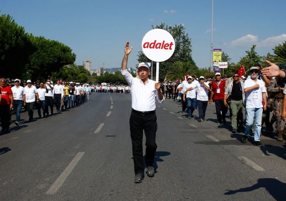 Kemal Kılıçdaroğlu, Adalet Mitingi öncesi son yürüyüşünü yapıyor