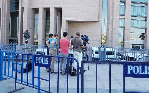 Cumhuriyet davasında ikinci gün: TRT ve A Haber'e polis koruması geldi