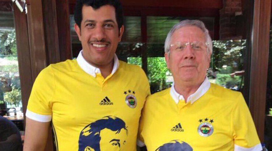 Aziz Yıldırım, Katar Emiri'nin portresini taşıyan Fenerbahçe forması giydi!