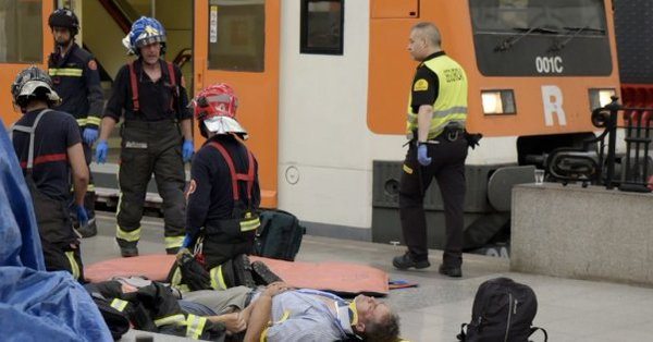 Barcelona'da tren kazası: 50'ye yakın yaralı