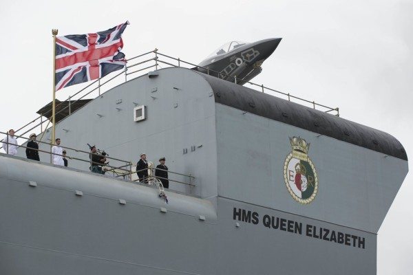 İngiltere Güney Çin Denizi'ne iki 'devasa' uçak gemisi gönderiyor