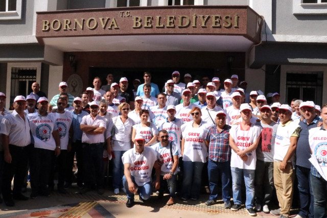 Bornova Belediyesi'nde işçiler greve başladı