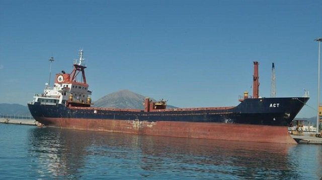 Ege'de sıcak saatler: Yunan Sahil Güvenliği'nin Türk gemisine ateş açtığı iddia ediliyor