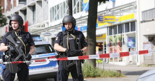 Hamburg'da süpermarkete saldırı: Ölü ve yaralılar var