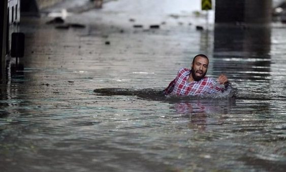 İstanbul'u şiddetli yağış ve fırtınada çok sayıda yaralı var: 2 kişinin durumu ağır