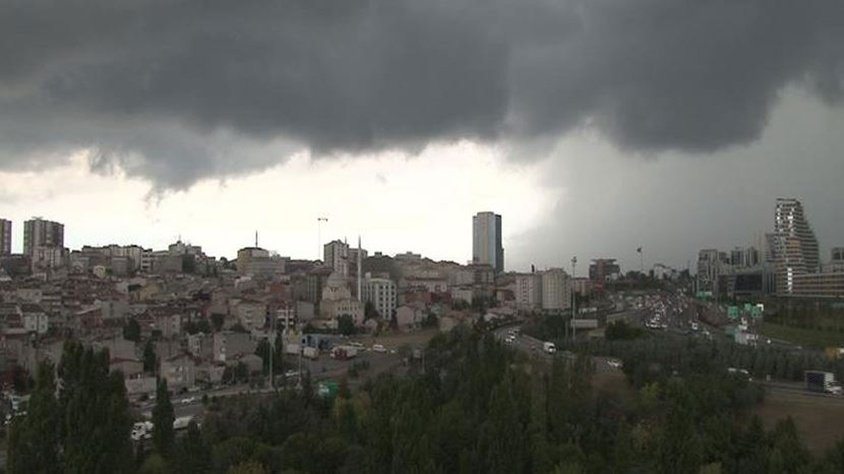 İstanbul'da beklenen yağış: Bulutlar kenti kararttı