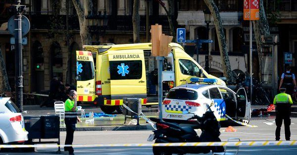 Barcelona'da bir minibüs kalabalığa daldı: Çok sayıda ölü ve yaralı var