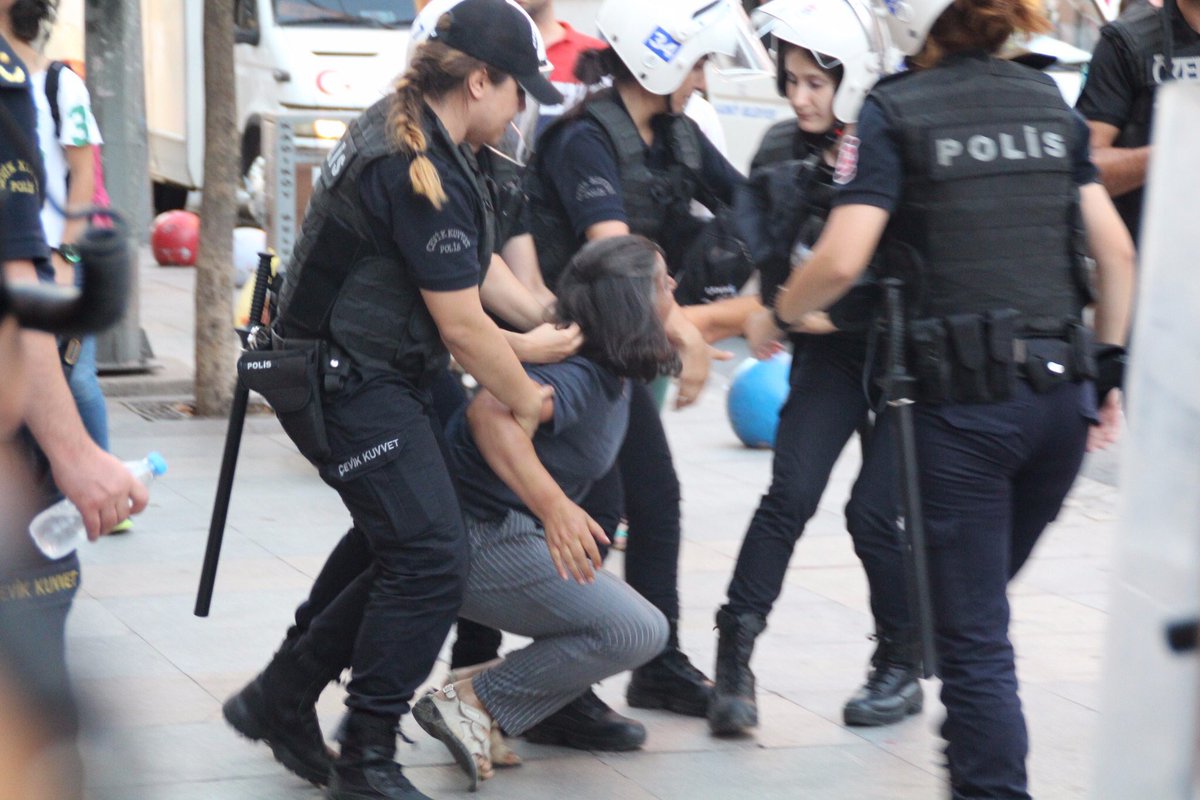 İstanbul'daki Nuriye ve Semih eyleminde Gülsüm Elvan ve 15 kişiye gözaltı