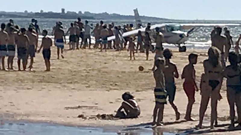 Portekiz'de uçak sahile indi: Ölü ve yaralılar var