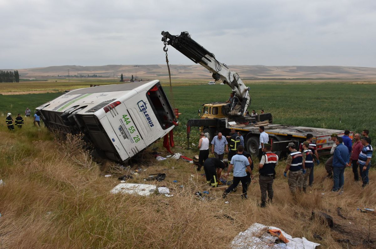 Merzifon'da yolcu otobüsü devrildi: 5 kişi öldü, 36 kişi yaralandı