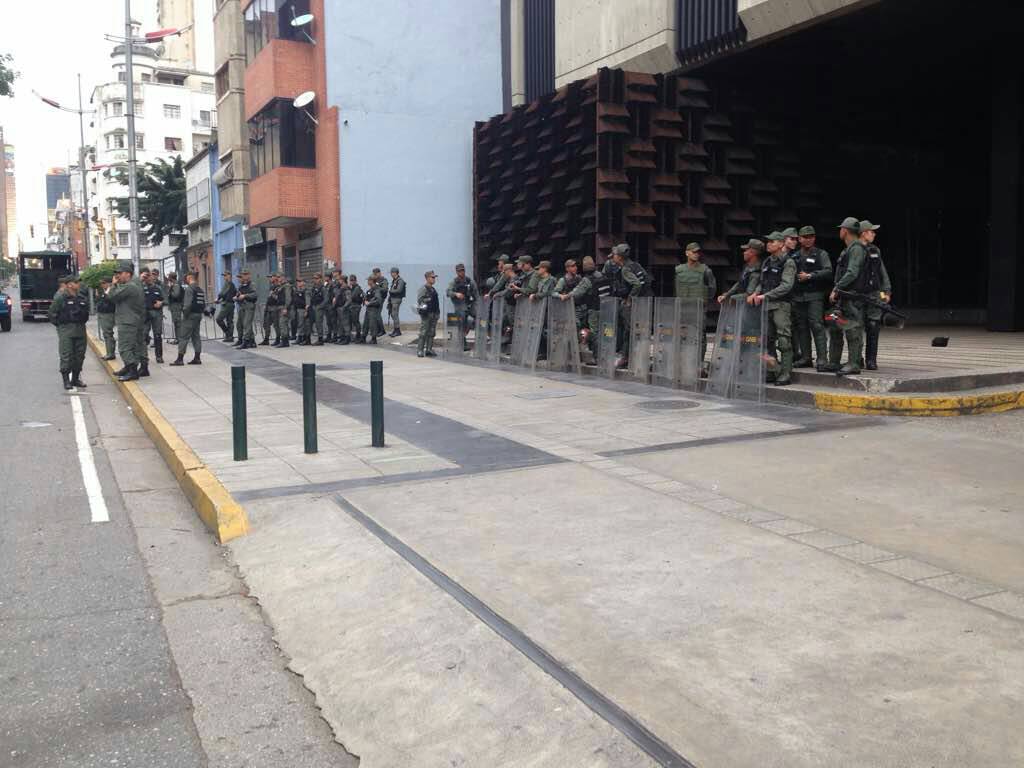 Venezuela'da askerler Kamu Bakanlığı'nı kuşattı