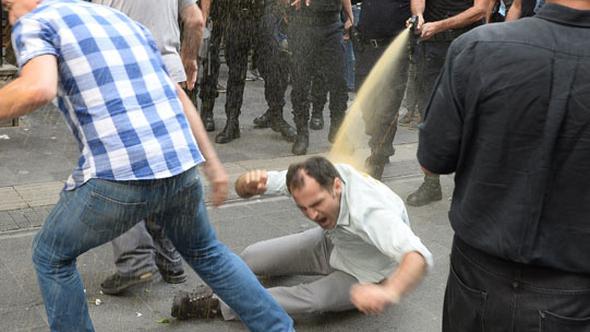Polis Ankara'da da saldırdı