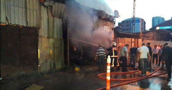 İstanbul'da kurban pazarında yangın
