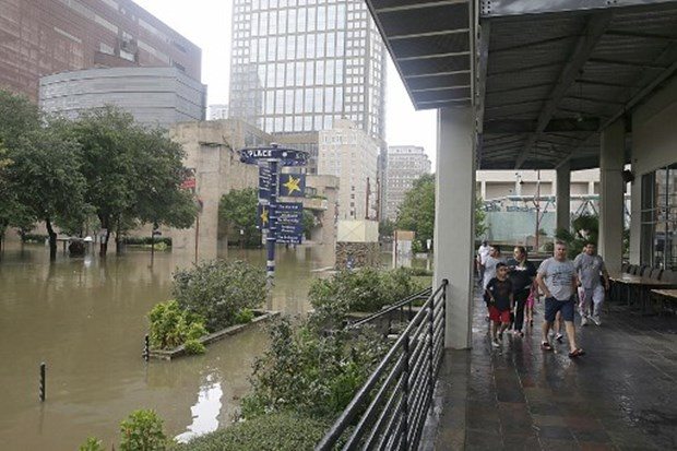 Teksas'da son 56 yılın en şiddetli kasırgası: Eyalet sular altında kaldı, en az 5 ölü