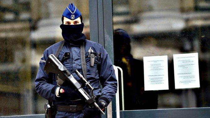 Brüksel'de bomba alarmı