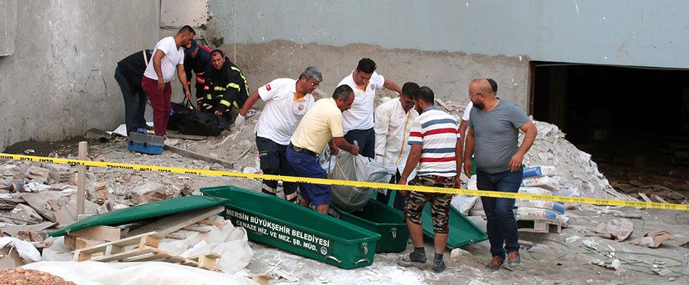Mersin'de iş cinayeti: İskele halatı koptu, iki işçi 7. kattan düşerek can verdi